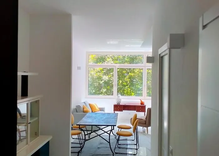 Bright House Near Basilica Of Saint Paul, Metro B Apartment